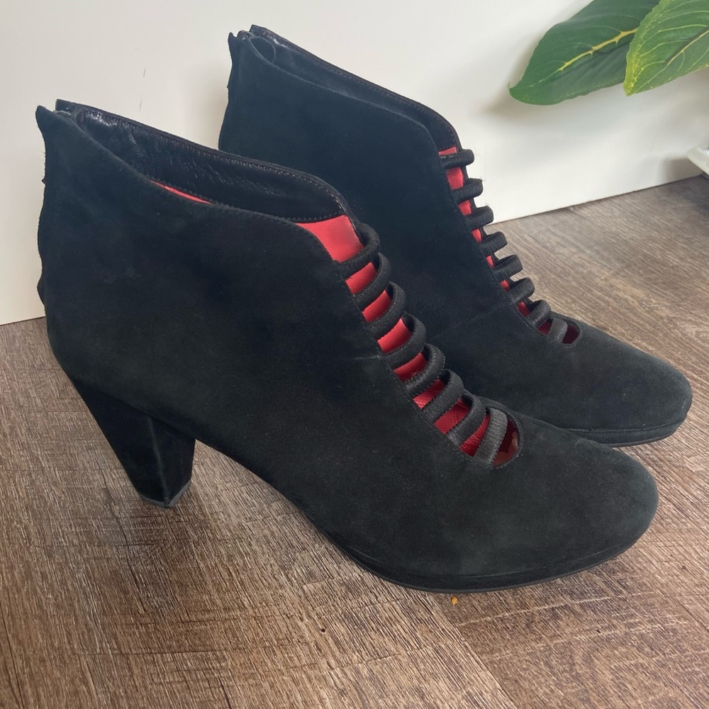 Pas de Rouge Black Suede Boots/Booties